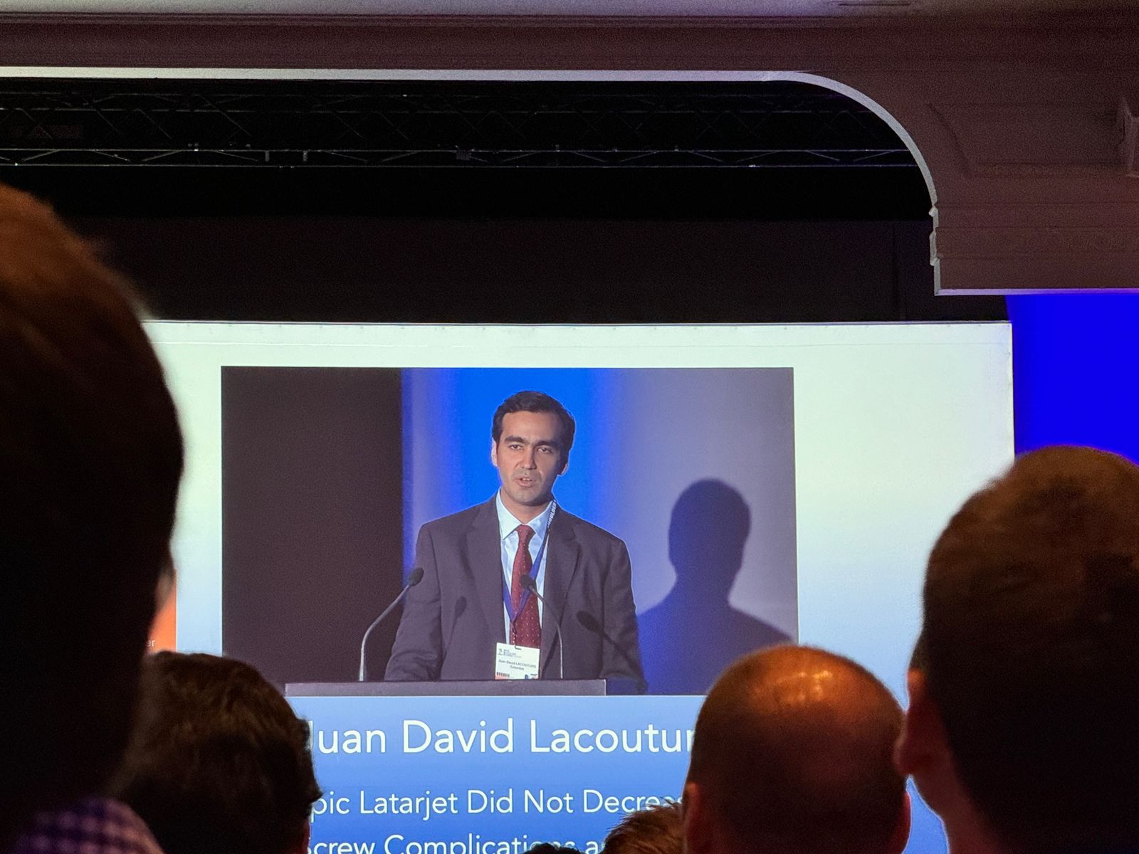 Ponencia del Dr. Lacouture en congreso internacional
